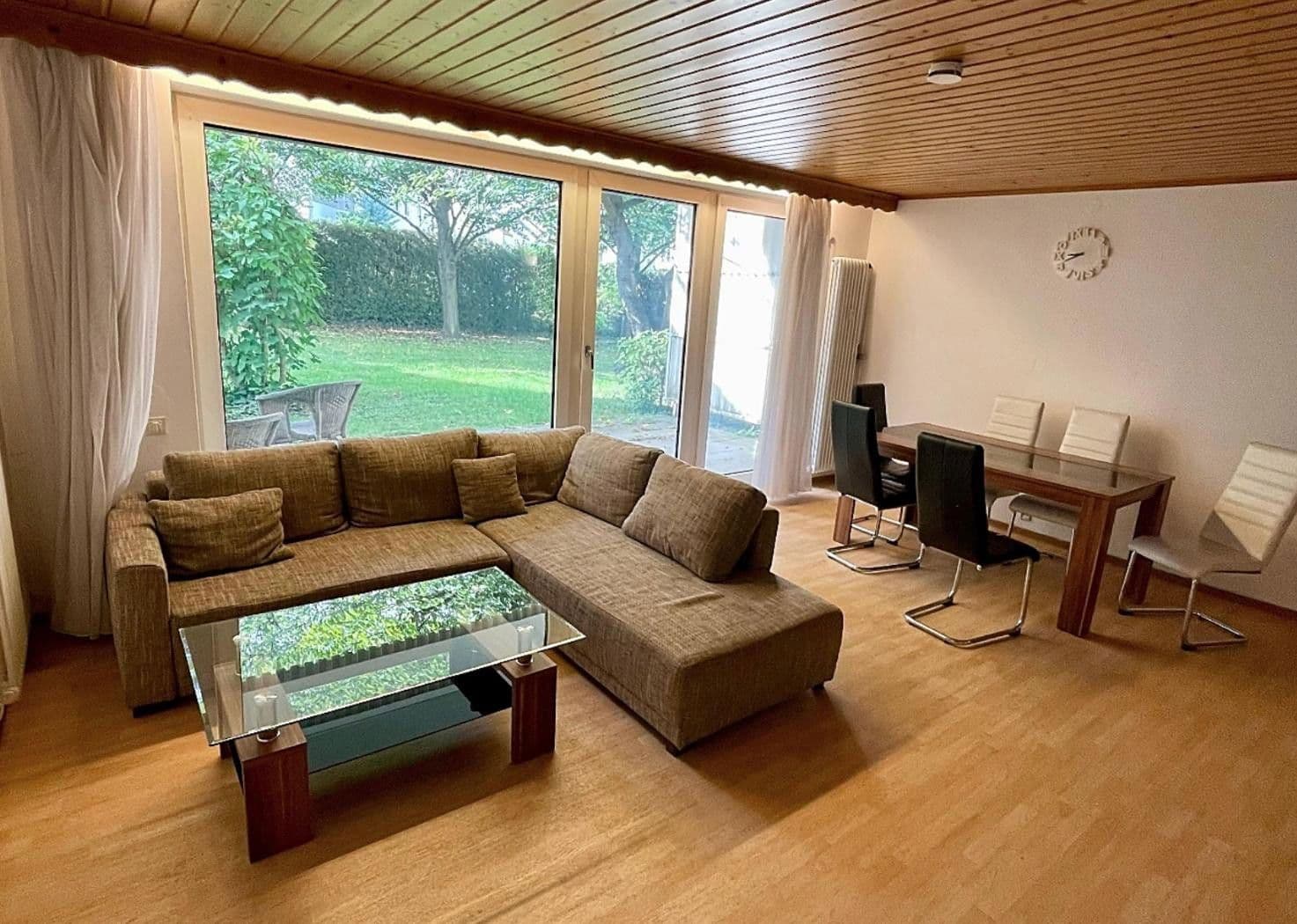 Prodej domu 1.109 m², pozemek 2.337 m², Herzogenaurach, Bavorsko Prodej domu 1.109 m², pozemek 2.337 m², Herzogenaurach, Bavorsko