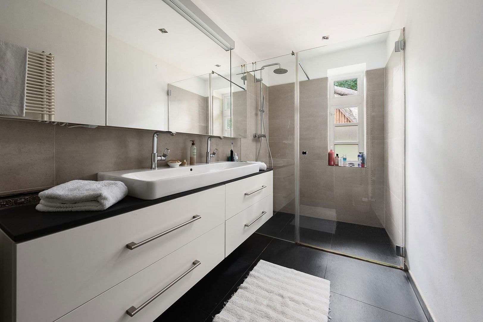 Prodej domu 500 m², pozemek 6.275 m², Lauenbrücker Straße 5, Schneverdingen, Dolní Sasko Prodej domu 500 m², pozemek 6.275 m², Lauenbrücker Straße 5, Schneverdingen, Dolní Sasko