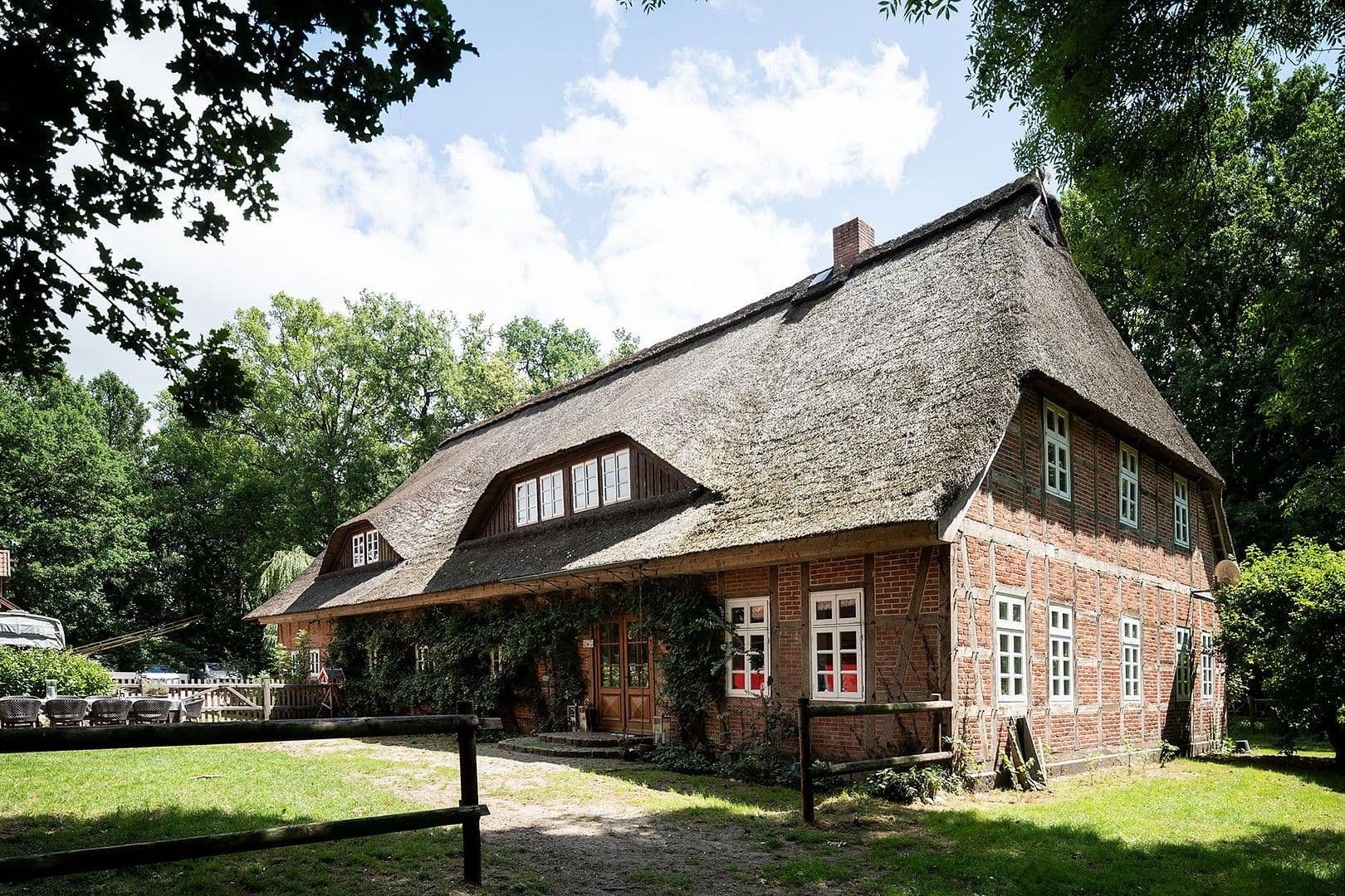 Prodej domu 500 m², pozemek 6.275 m², Lauenbrücker Straße 5, Schneverdingen, Dolní Sasko Prodej domu 500 m², pozemek 6.275 m², Lauenbrücker Straße 5, Schneverdingen, Dolní Sasko