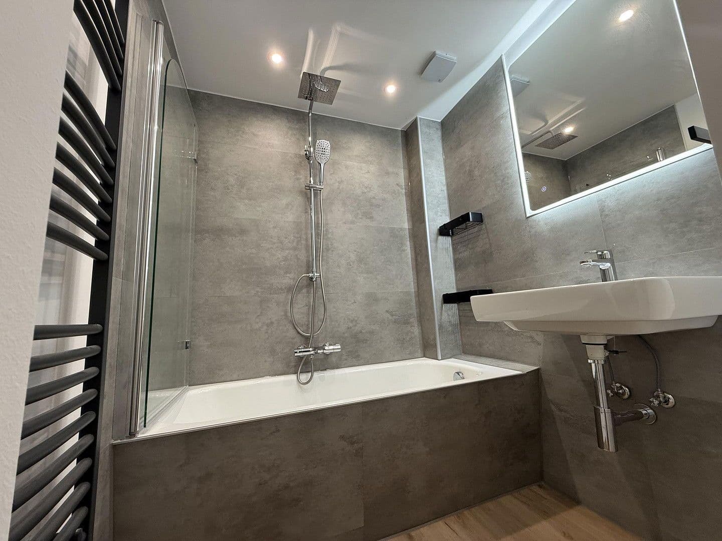 Pronájem bytu 2+1 75 m², Schubertstraße, Braunschweig, Dolní Sasko Pronájem bytu 2+1 75 m², Schubertstraße, Braunschweig, Dolní Sasko