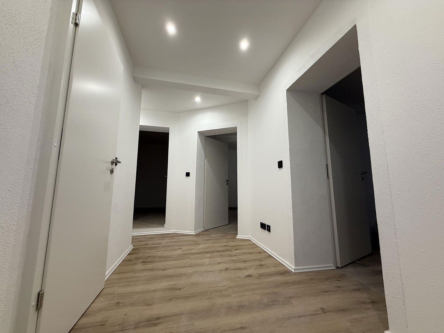 Pronájem bytu 2+1 75 m², Schubertstraße, Braunschweig, Dolní Sasko Pronájem bytu 2+1 75 m², Schubertstraße, Braunschweig, Dolní Sasko