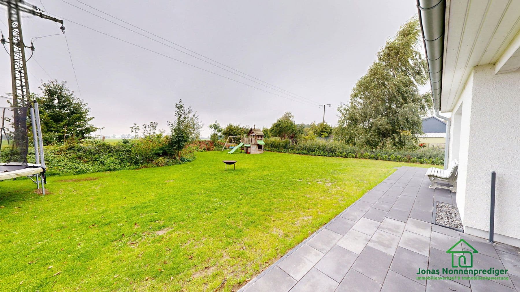 Prodej domu 146 m², pozemek 1.064 m², Seestraße 11, Mühlen Eichsen, Mecklenburg-Vorpommern Prodej domu 146 m², pozemek 1.064 m², Seestraße 11, Mühlen Eichsen, Mecklenburg-Vorpommern