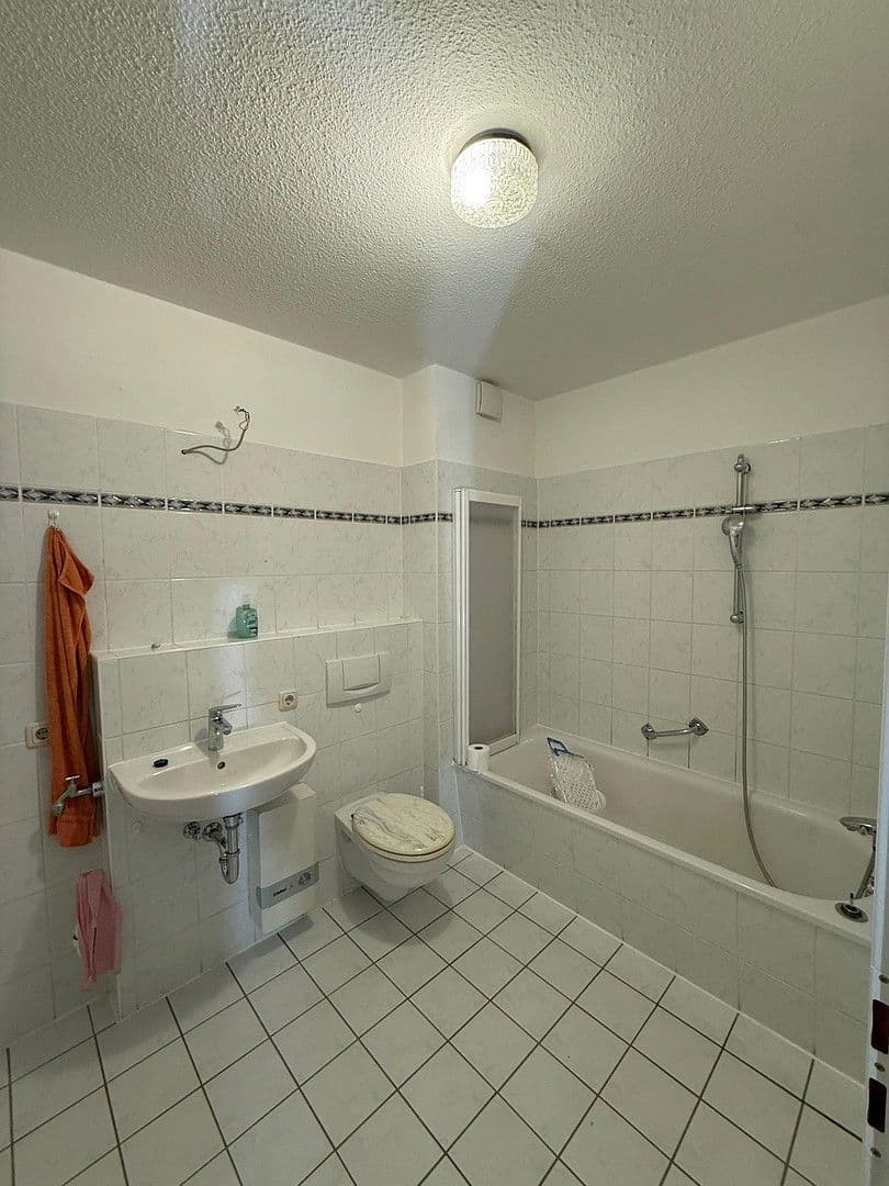 Pronájem bytu 2+1 80 m², Güstrower Str. 84, Schwaan, Mecklenburg-Vorpommern Pronájem bytu 2+1 80 m², Güstrower Str. 84, Schwaan, Mecklenburg-Vorpommern