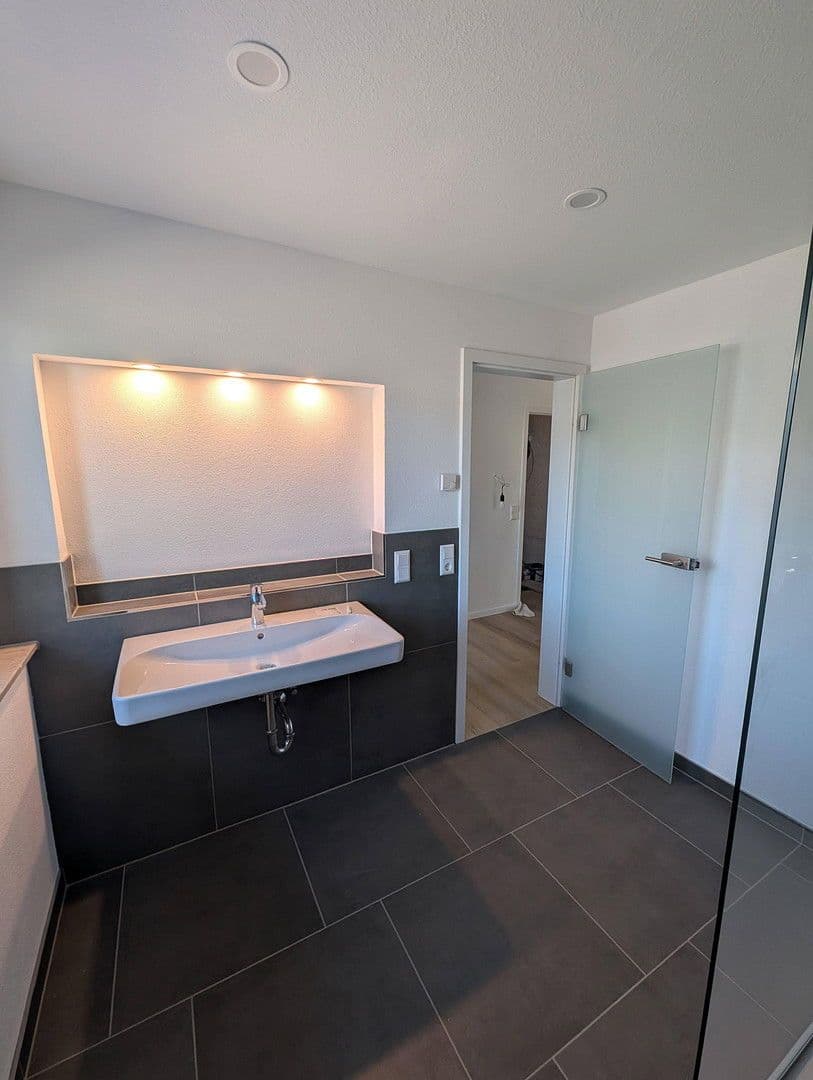 Pronájem bytu 2+1 97 m², Niefern-Öschelbronn, Bádensko-Württembersko Pronájem bytu 2+1 97 m², Niefern-Öschelbronn, Bádensko-Württembersko