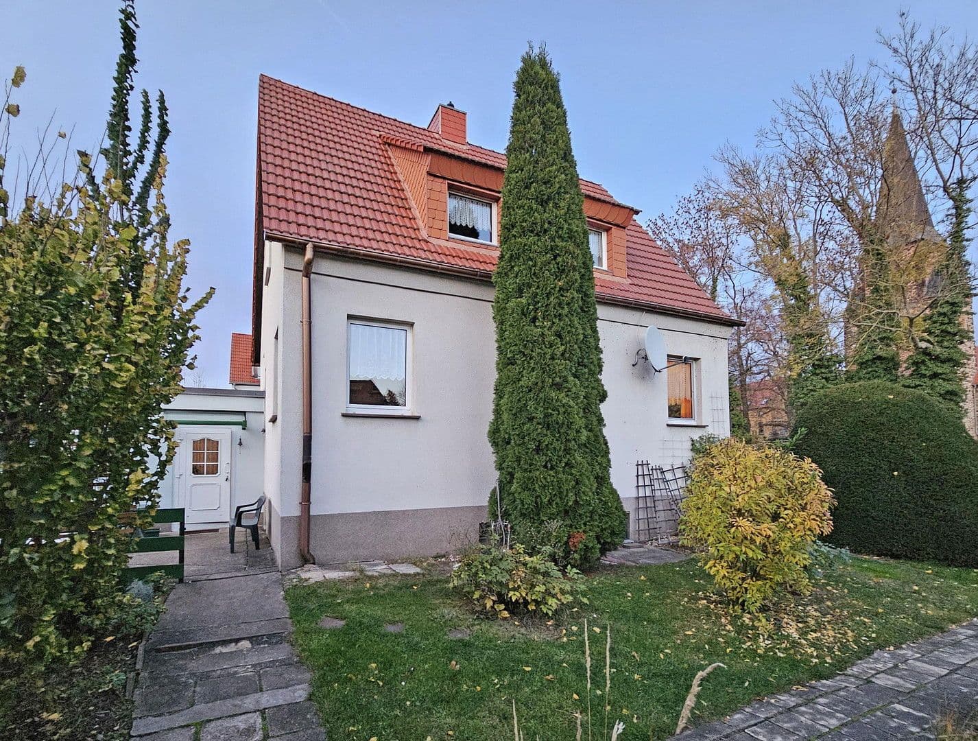 Prodej domu 120 m², pozemek 897 m², Goldbergstraße 39, Halle, Sasko-Anhaltsko Prodej domu 120 m², pozemek 897 m², Goldbergstraße 39, Halle, Sasko-Anhaltsko
