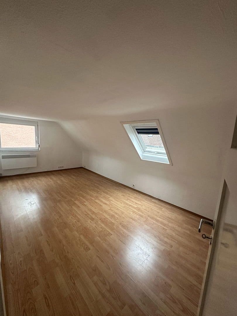 Pronájem domu 128 m², pozemek 71 m², Stuttgart, Bádensko-Württembersko Pronájem domu 128 m², pozemek 71 m², Stuttgart, Bádensko-Württembersko