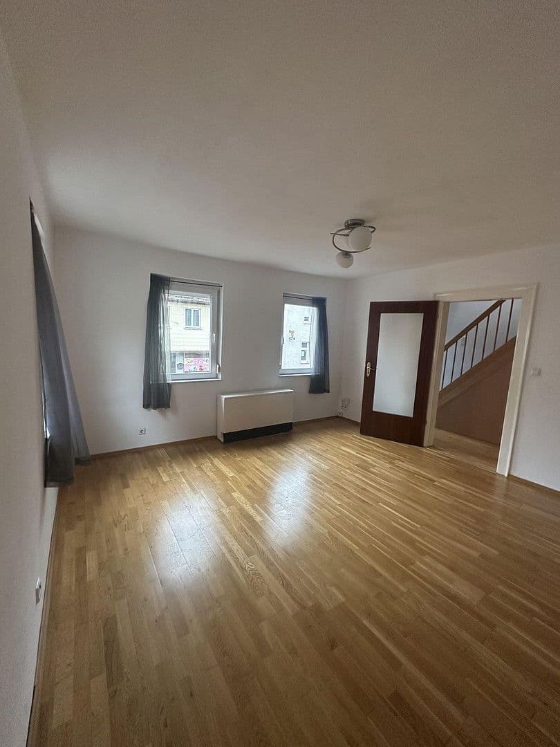 Pronájem domu 128 m², pozemek 71 m², Stuttgart, Bádensko-Württembersko Pronájem domu 128 m², pozemek 71 m², Stuttgart, Bádensko-Württembersko