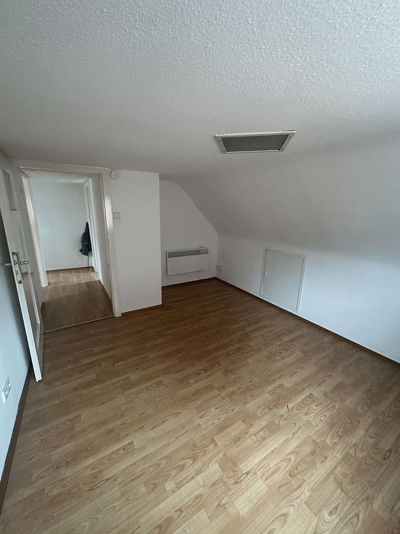 Pronájem domu 128 m², pozemek 71 m², Stuttgart, Bádensko-Württembersko Pronájem domu 128 m², pozemek 71 m², Stuttgart, Bádensko-Württembersko