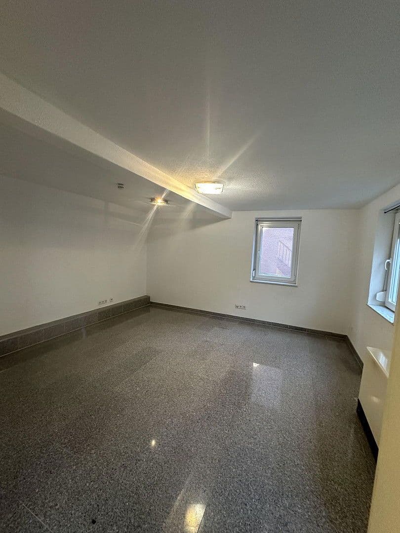 Pronájem domu 128 m², pozemek 71 m², Stuttgart, Bádensko-Württembersko Pronájem domu 128 m², pozemek 71 m², Stuttgart, Bádensko-Württembersko