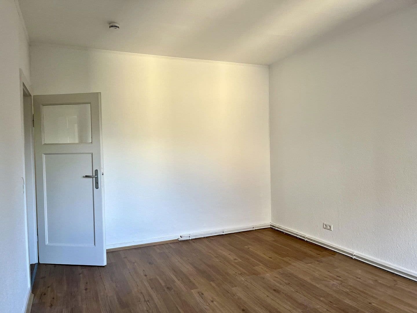 Pronájem bytu 4+1 91 m², Mönckebergallee, Hannover, Dolní Sasko Pronájem bytu 4+1 91 m², Mönckebergallee, Hannover, Dolní Sasko