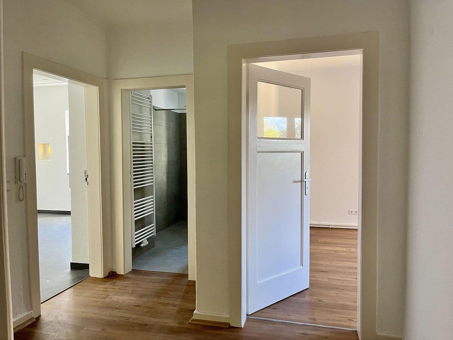 Pronájem bytu 4+1 91 m², Mönckebergallee, Hannover, Dolní Sasko Pronájem bytu 4+1 91 m², Mönckebergallee, Hannover, Dolní Sasko