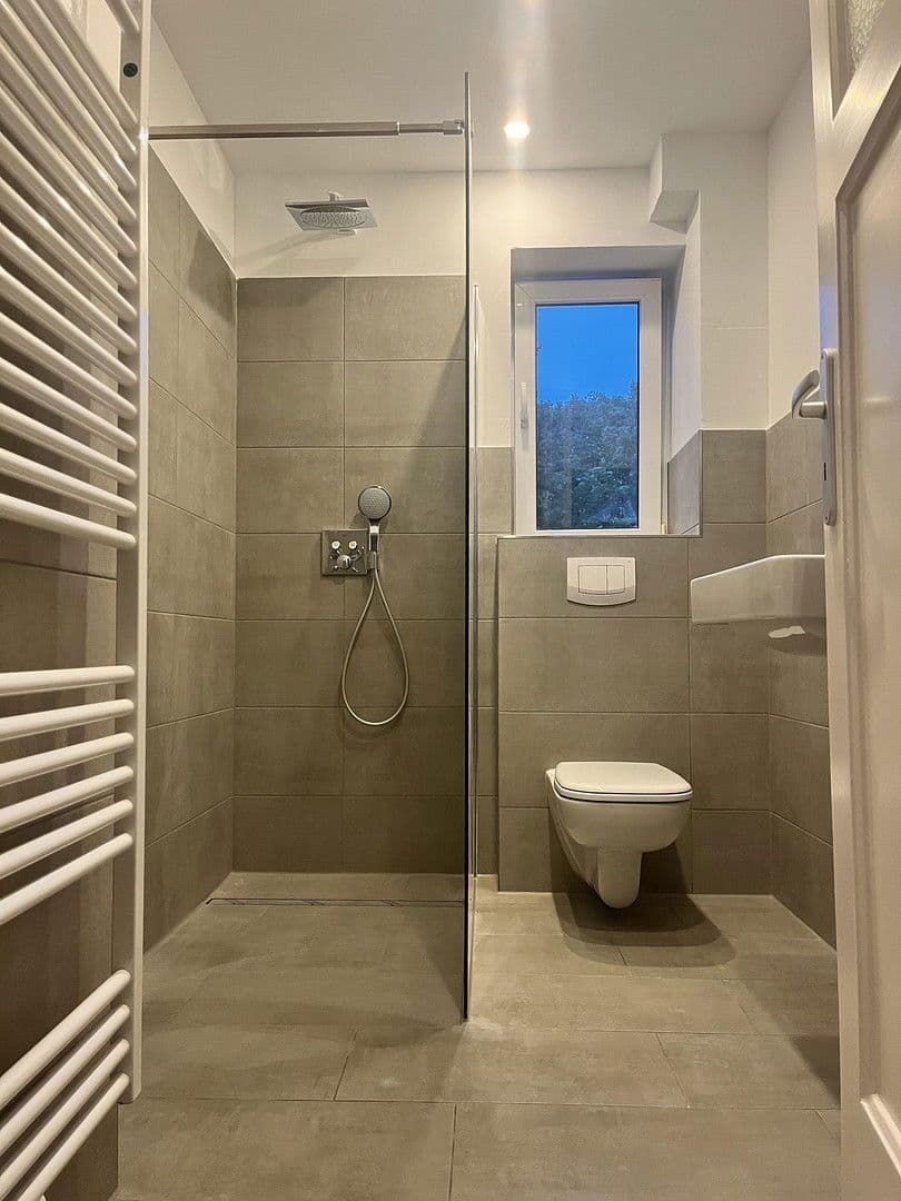 Pronájem bytu 4+1 91 m², Mönckebergallee, Hannover, Dolní Sasko Pronájem bytu 4+1 91 m², Mönckebergallee, Hannover, Dolní Sasko