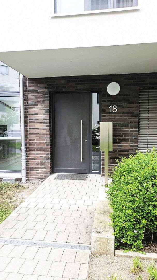 Pronájem bytu 4+1 105 m², Abraham-Lincoln-Allee 18, Mannheim, Bádensko-Württembersko Pronájem bytu 4+1 105 m², Abraham-Lincoln-Allee 18, Mannheim, Bádensko-Württembersko