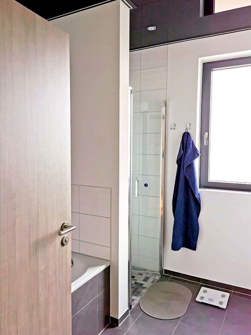 Pronájem bytu 4+1 105 m², Abraham-Lincoln-Allee 18, Mannheim, Bádensko-Württembersko Pronájem bytu 4+1 105 m², Abraham-Lincoln-Allee 18, Mannheim, Bádensko-Württembersko