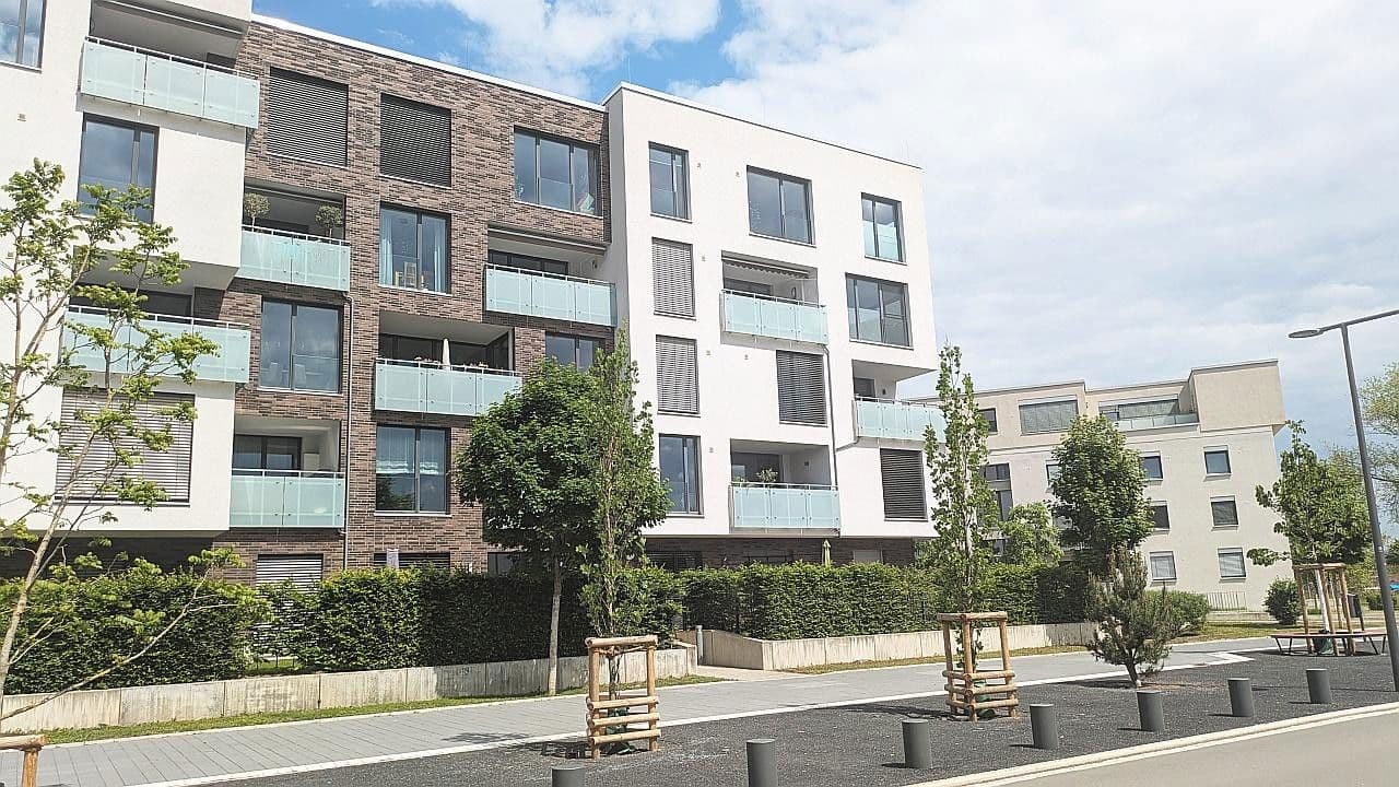 Pronájem bytu 4+1 105 m², Abraham-Lincoln-Allee 18, Mannheim, Bádensko-Württembersko Pronájem bytu 4+1 105 m², Abraham-Lincoln-Allee 18, Mannheim, Bádensko-Württembersko