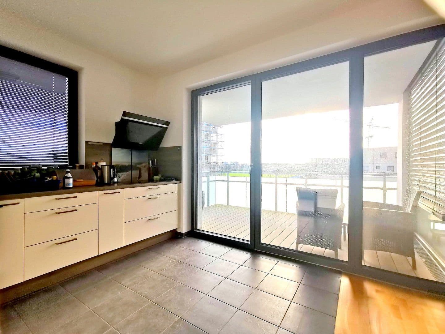 Pronájem bytu 4+1 105 m², Abraham-Lincoln-Allee 18, Mannheim, Bádensko-Württembersko Pronájem bytu 4+1 105 m², Abraham-Lincoln-Allee 18, Mannheim, Bádensko-Württembersko