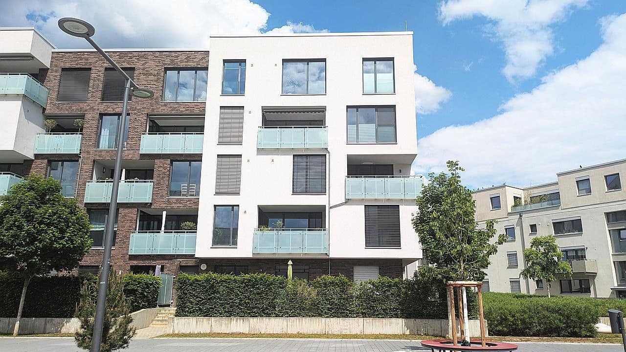 Pronájem bytu 4+1 105 m², Abraham-Lincoln-Allee 18, Mannheim, Bádensko-Württembersko Pronájem bytu 4+1 105 m², Abraham-Lincoln-Allee 18, Mannheim, Bádensko-Württembersko