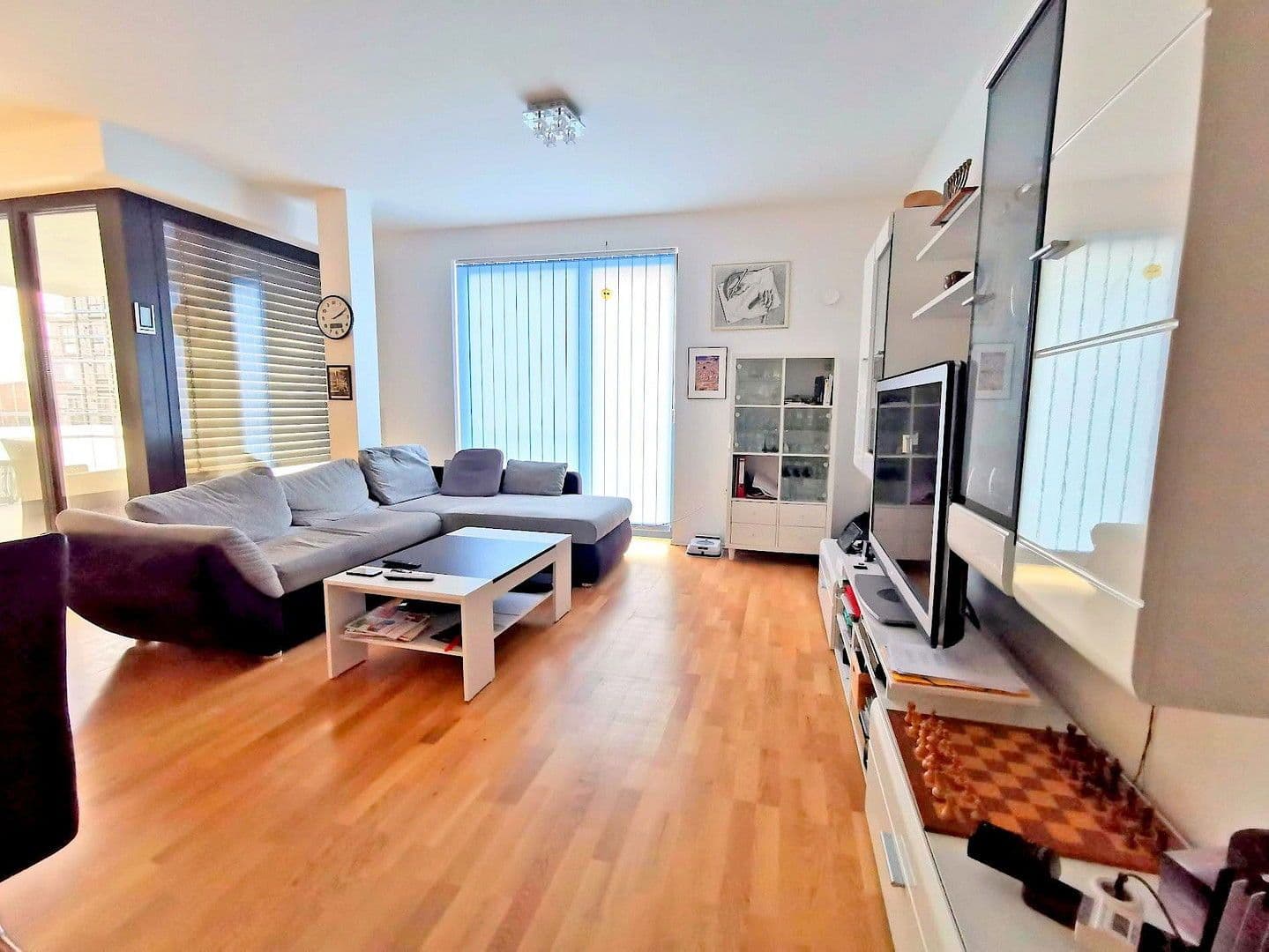 Pronájem bytu 4+1 105 m², Abraham-Lincoln-Allee 18, Mannheim, Bádensko-Württembersko Pronájem bytu 4+1 105 m², Abraham-Lincoln-Allee 18, Mannheim, Bádensko-Württembersko