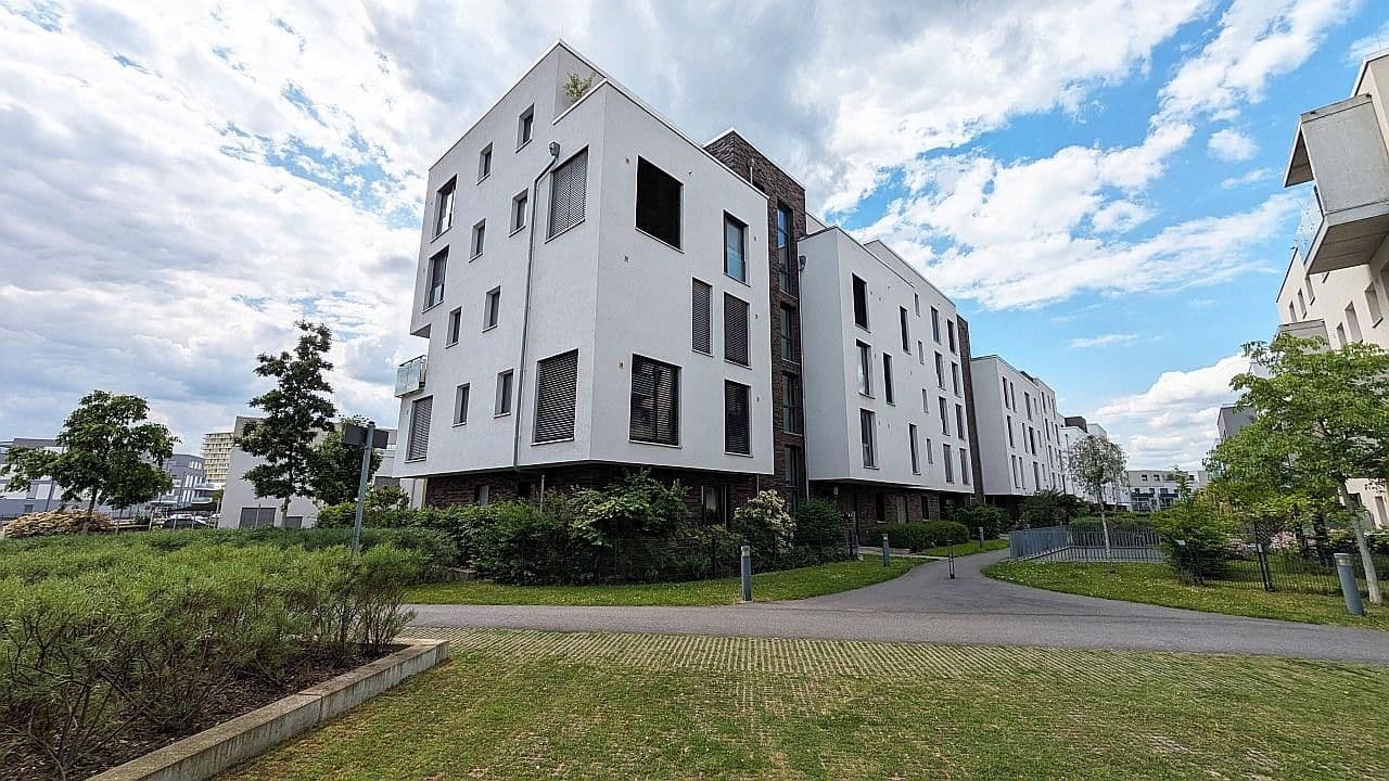 Pronájem bytu 4+1 105 m², Abraham-Lincoln-Allee 18, Mannheim, Bádensko-Württembersko Pronájem bytu 4+1 105 m², Abraham-Lincoln-Allee 18, Mannheim, Bádensko-Württembersko