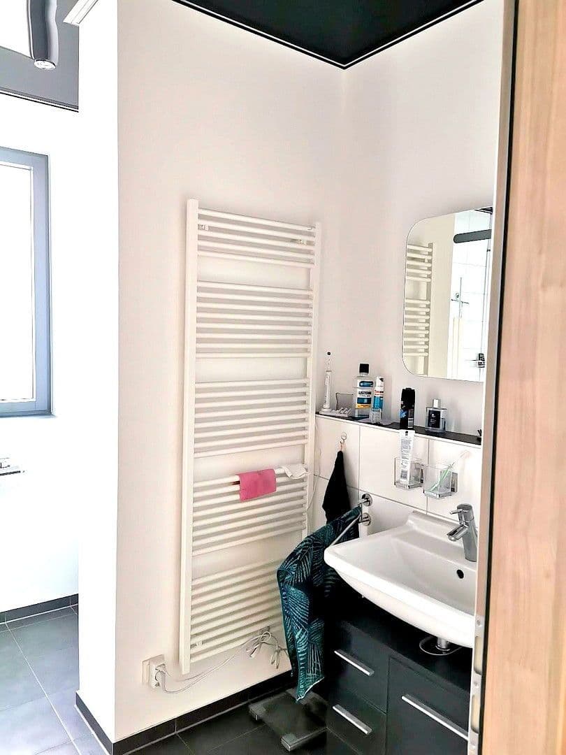 Pronájem bytu 4+1 105 m², Abraham-Lincoln-Allee 18, Mannheim, Bádensko-Württembersko Pronájem bytu 4+1 105 m², Abraham-Lincoln-Allee 18, Mannheim, Bádensko-Württembersko