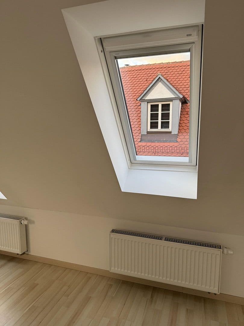 Pronájem domu 102 m², pozemek 98 m², Kuttlerstr. 15, Erlangen, Bavorsko Pronájem domu 102 m², pozemek 98 m², Kuttlerstr. 15, Erlangen, Bavorsko