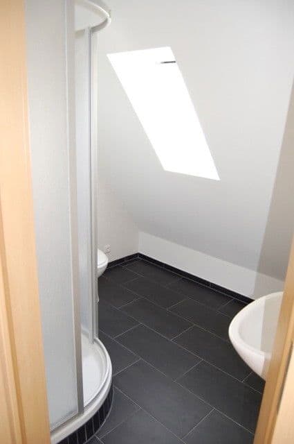 Pronájem domu 102 m², pozemek 98 m², Kuttlerstr. 15, Erlangen, Bavorsko Pronájem domu 102 m², pozemek 98 m², Kuttlerstr. 15, Erlangen, Bavorsko