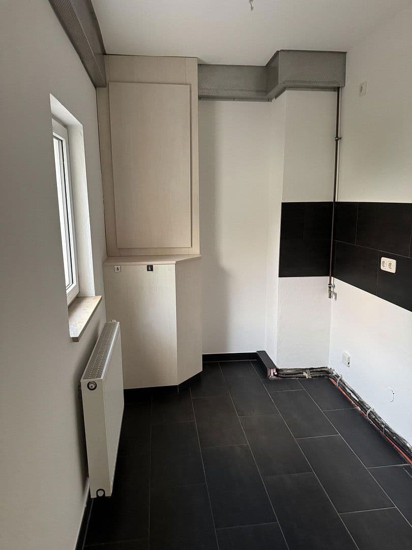 Pronájem domu 102 m², pozemek 98 m², Kuttlerstr. 15, Erlangen, Bavorsko Pronájem domu 102 m², pozemek 98 m², Kuttlerstr. 15, Erlangen, Bavorsko