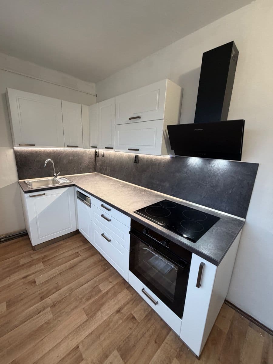 Pronájem bytu 2+1 52 m², Bučina, Prachovice, Pardubický kraj Pronájem bytu 2+1 52 m², Bučina, Prachovice, Pardubický kraj