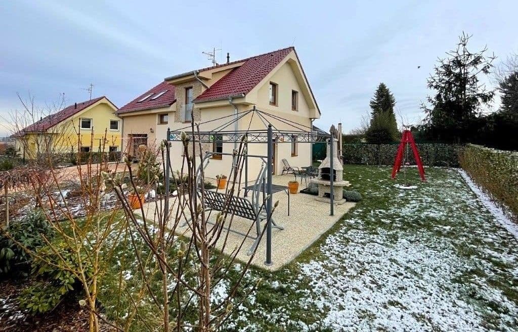 Prodej domu 146 m², pozemek 702 m², Mozartova, Říčany, Středočeský kraj Prodej domu 146 m², pozemek 702 m², Mozartova, Říčany, Středočeský kraj