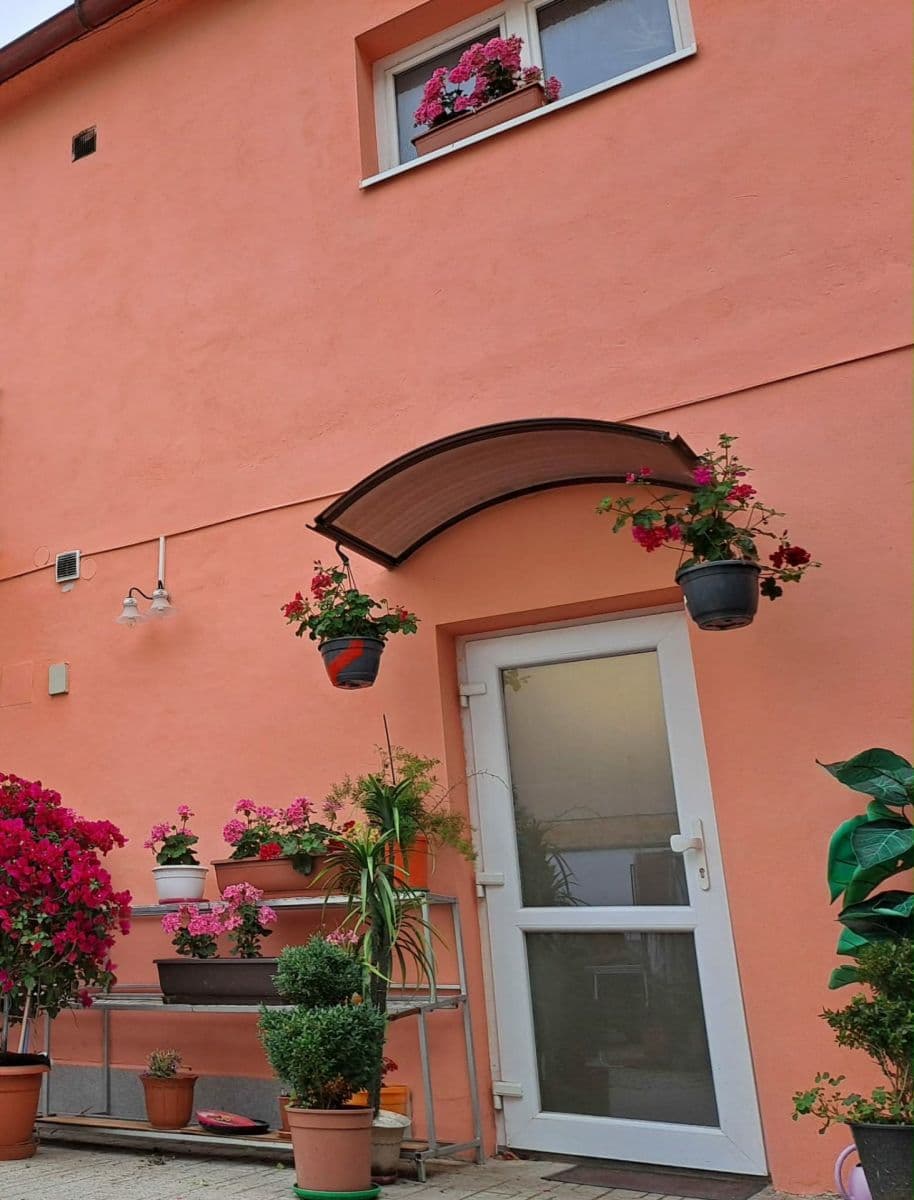 Pronájem bytu 2+1 45 m², Masarykovo nám., Přeštice, Plzeňský kraj Pronájem bytu 2+1 45 m², Masarykovo nám., Přeštice, Plzeňský kraj