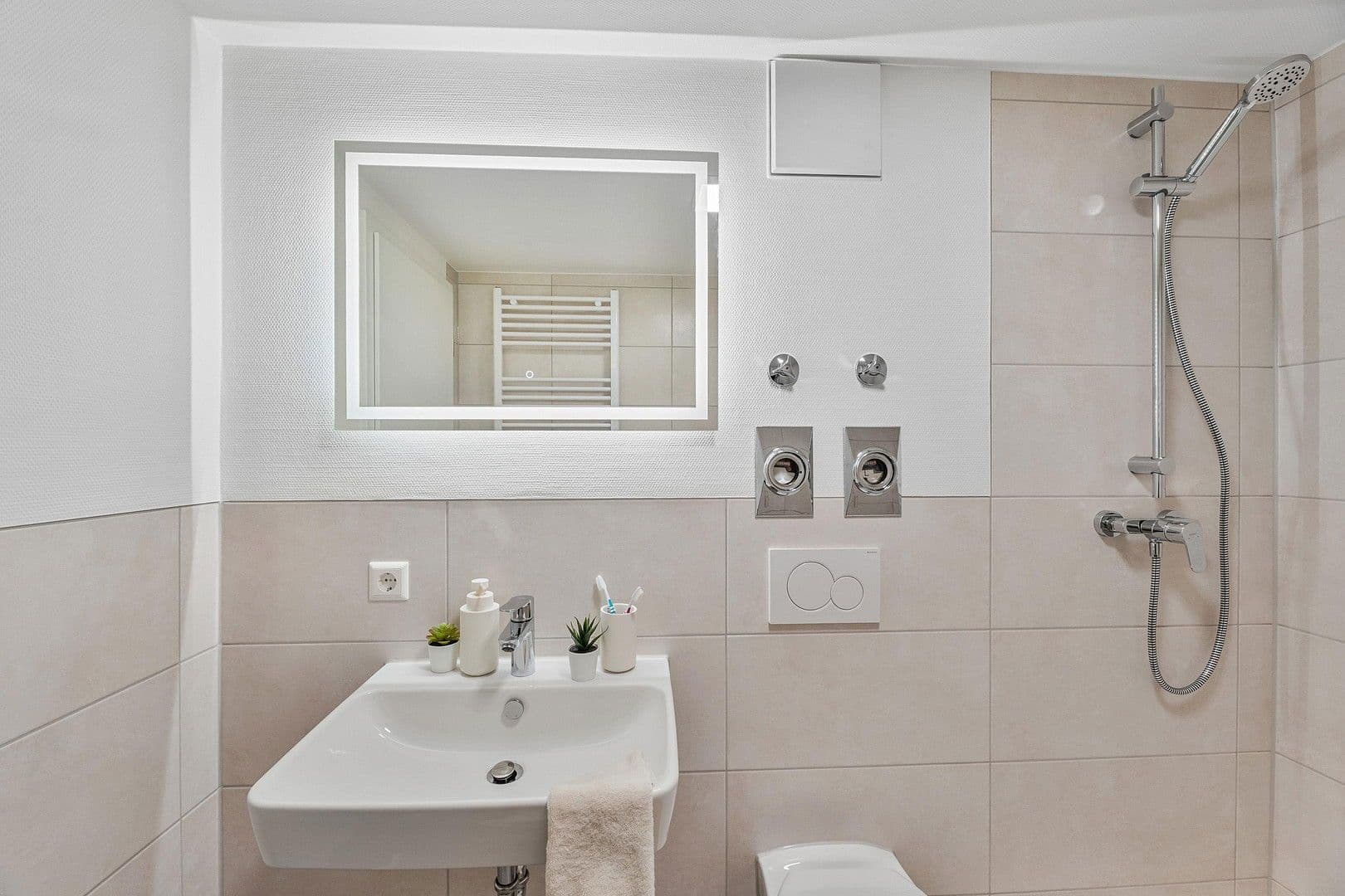 Prodej bytu 2+1 57 m², Mössingerstraße 17, Reutlingen, Bádensko-Württembersko Prodej bytu 2+1 57 m², Mössingerstraße 17, Reutlingen, Bádensko-Württembersko