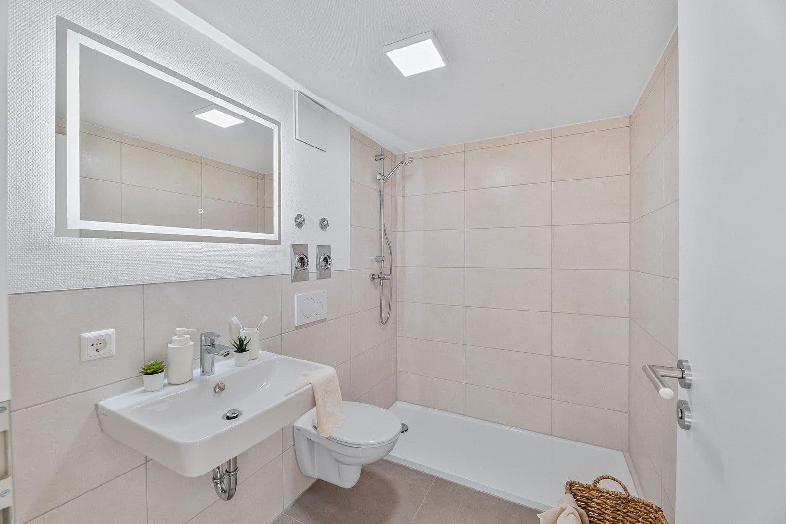 Prodej bytu 2+1 57 m², Mössingerstraße 17, Reutlingen, Bádensko-Württembersko Prodej bytu 2+1 57 m², Mössingerstraße 17, Reutlingen, Bádensko-Württembersko