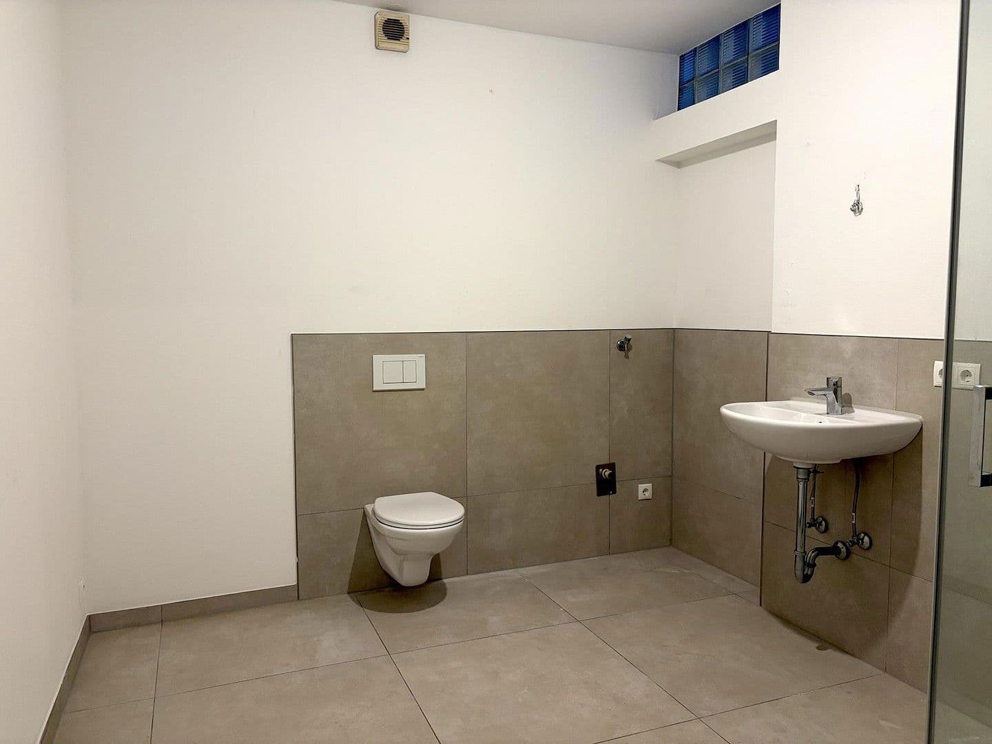 Pronájem bytu 2+1 65 m², Rheinstr. 39, Baden-Baden, Bádensko-Württembersko Pronájem bytu 2+1 65 m², Rheinstr. 39, Baden-Baden, Bádensko-Württembersko