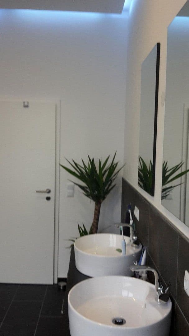 Prodej domu 1.955 m², pozemek 2.072 m², Uslar, Dolní Sasko Prodej domu 1.955 m², pozemek 2.072 m², Uslar, Dolní Sasko