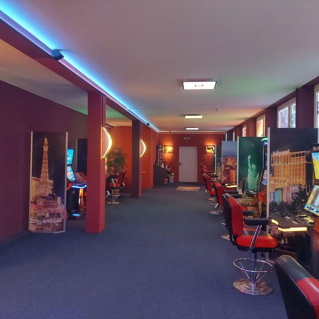 Prodej domu 1.955 m², pozemek 2.072 m², Uslar, Dolní Sasko Prodej domu 1.955 m², pozemek 2.072 m², Uslar, Dolní Sasko