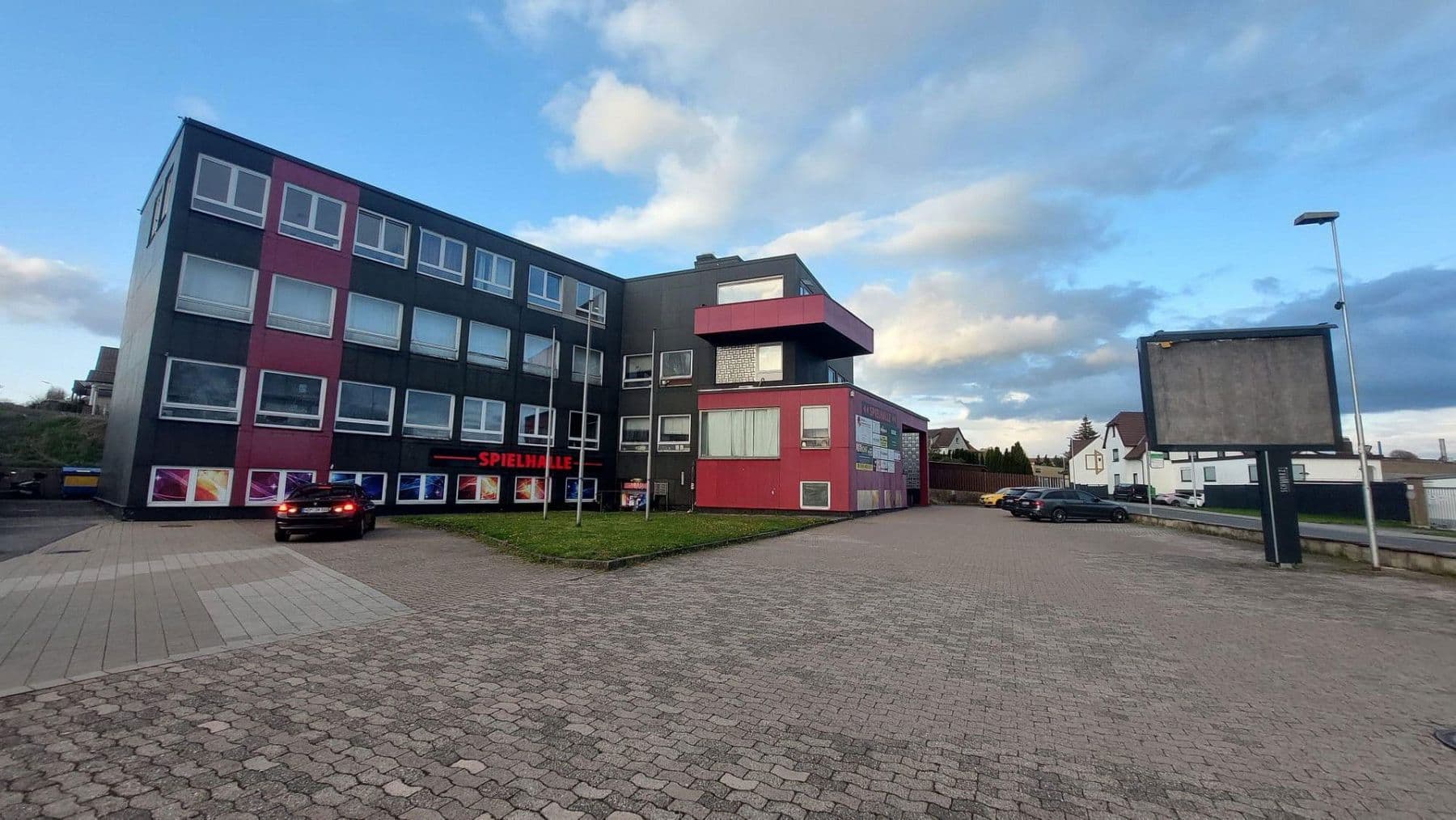 Prodej domu 1.955 m², pozemek 2.072 m², Uslar, Dolní Sasko Prodej domu 1.955 m², pozemek 2.072 m², Uslar, Dolní Sasko