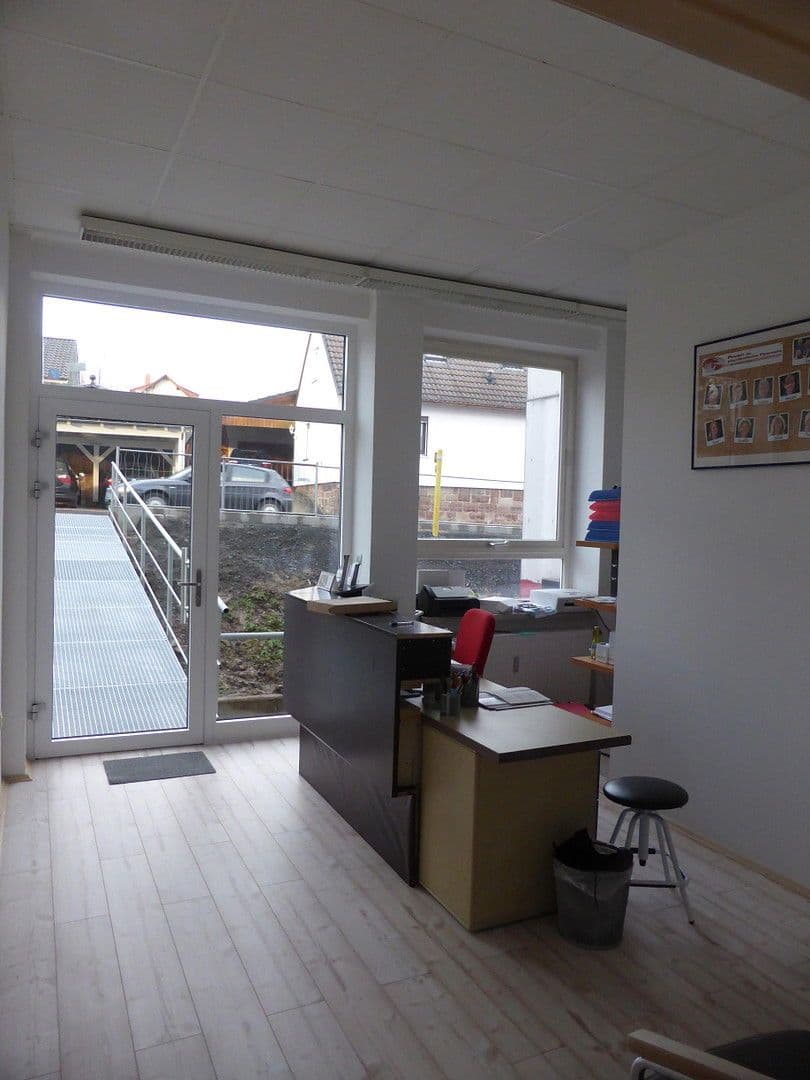 Prodej domu 1.955 m², pozemek 2.072 m², Uslar, Dolní Sasko Prodej domu 1.955 m², pozemek 2.072 m², Uslar, Dolní Sasko