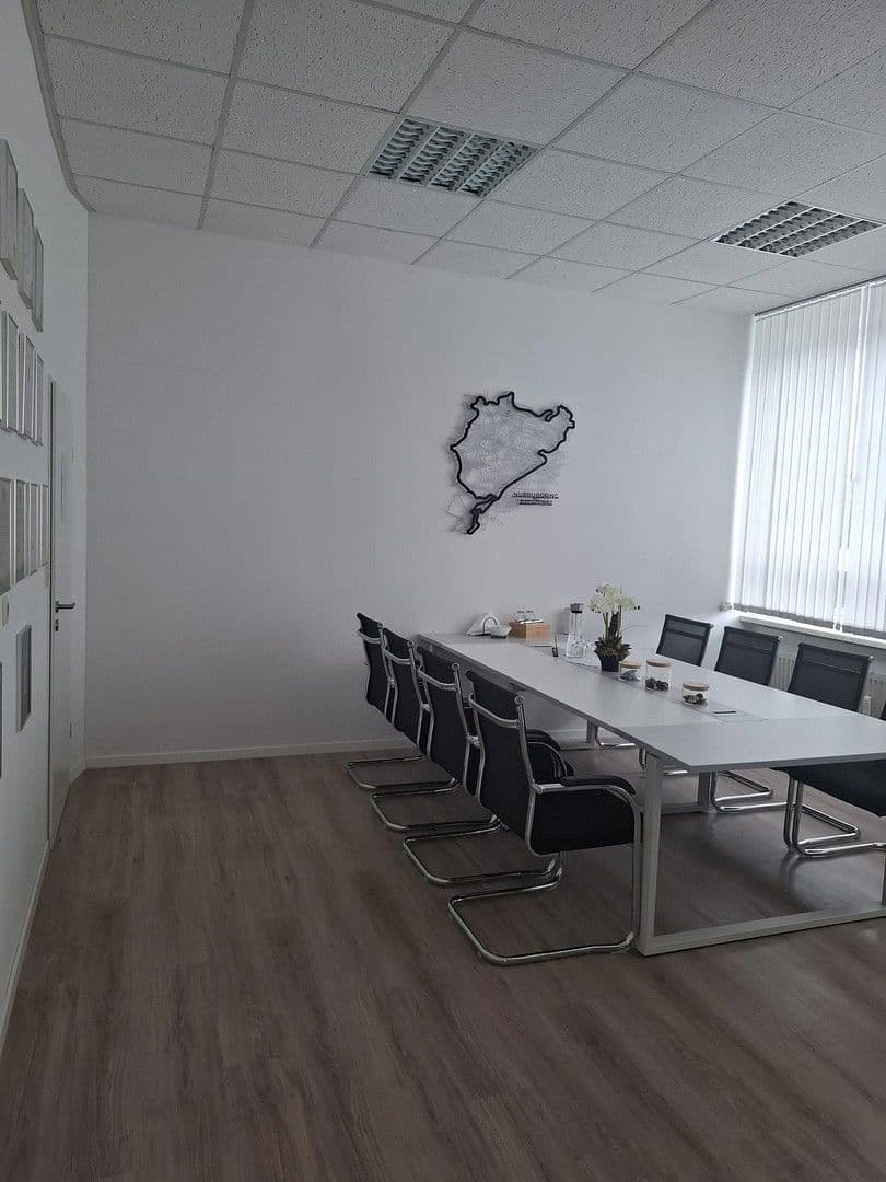 Prodej domu 1.955 m², pozemek 2.072 m², Uslar, Dolní Sasko Prodej domu 1.955 m², pozemek 2.072 m², Uslar, Dolní Sasko