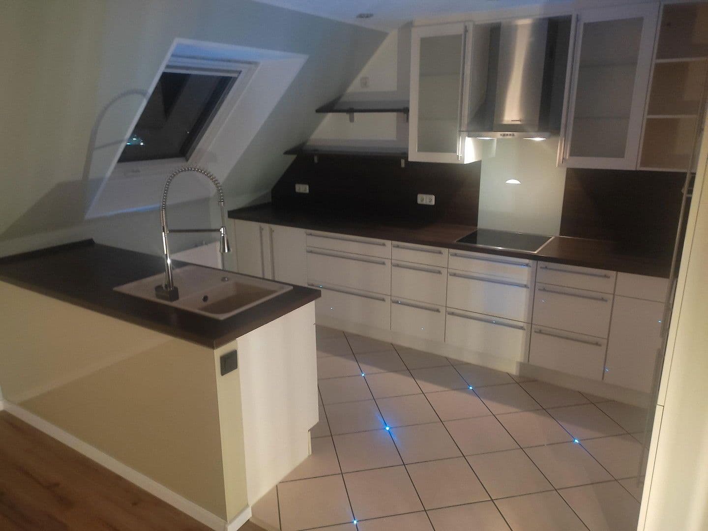 Pronájem bytu 2+1 80 m², Deutzer Straße 68, Neuss, Severní Porýní-Vestfálsko Pronájem bytu 2+1 80 m², Deutzer Straße 68, Neuss, Severní Porýní-Vestfálsko