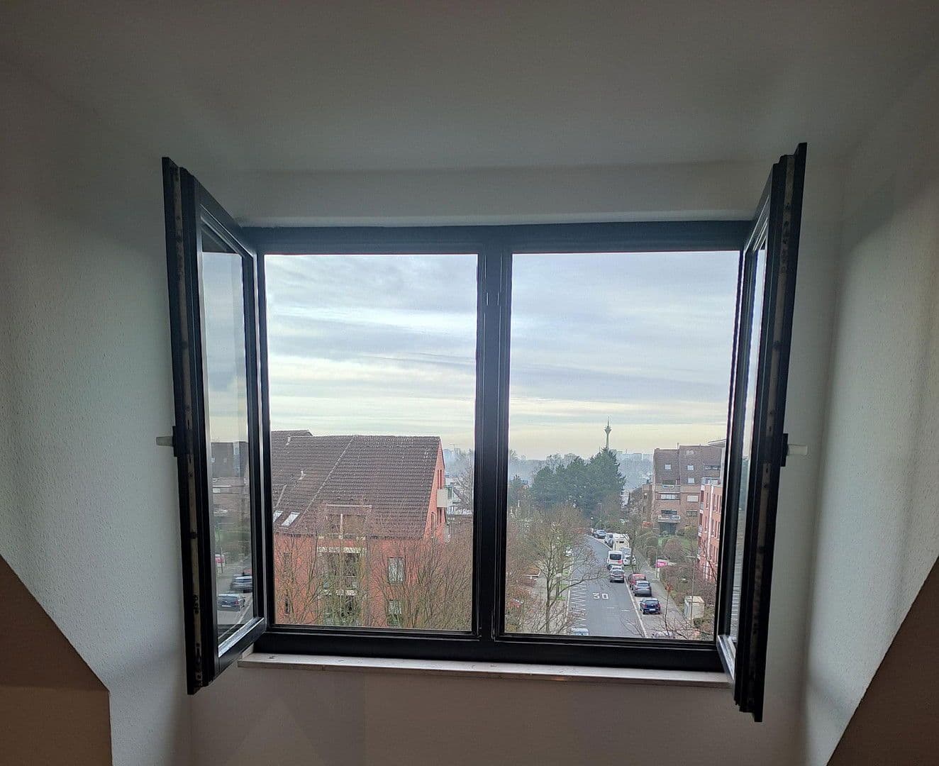 Pronájem bytu 2+1 80 m², Deutzer Straße 68, Neuss, Severní Porýní-Vestfálsko Pronájem bytu 2+1 80 m², Deutzer Straße 68, Neuss, Severní Porýní-Vestfálsko