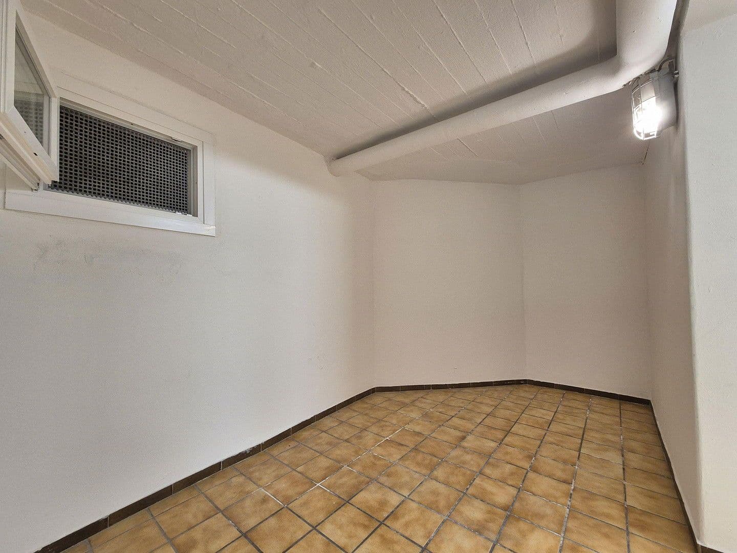 Pronájem nebytového prostoru 126 m², Bahnhofstr. 2, Bad Schwartau, Šlesvicko-Holštýnsko Pronájem nebytového prostoru 126 m², Bahnhofstr. 2, Bad Schwartau, Šlesvicko-Holštýnsko