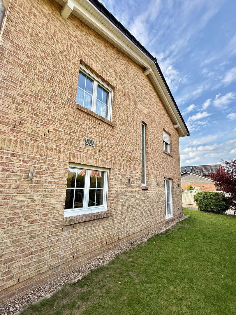 Prodej domu 190 m², pozemek 804 m², Buchholz in der Nordheide, Dolní Sasko Prodej domu 190 m², pozemek 804 m², Buchholz in der Nordheide, Dolní Sasko