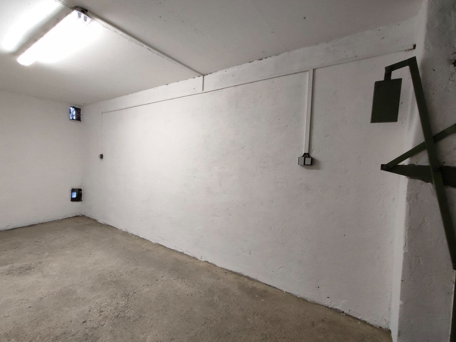 Pronájem garáže 16 m², Bellevue, Kladno, Středočeský kraj Pronájem garáže 16 m², Bellevue, Kladno, Středočeský kraj