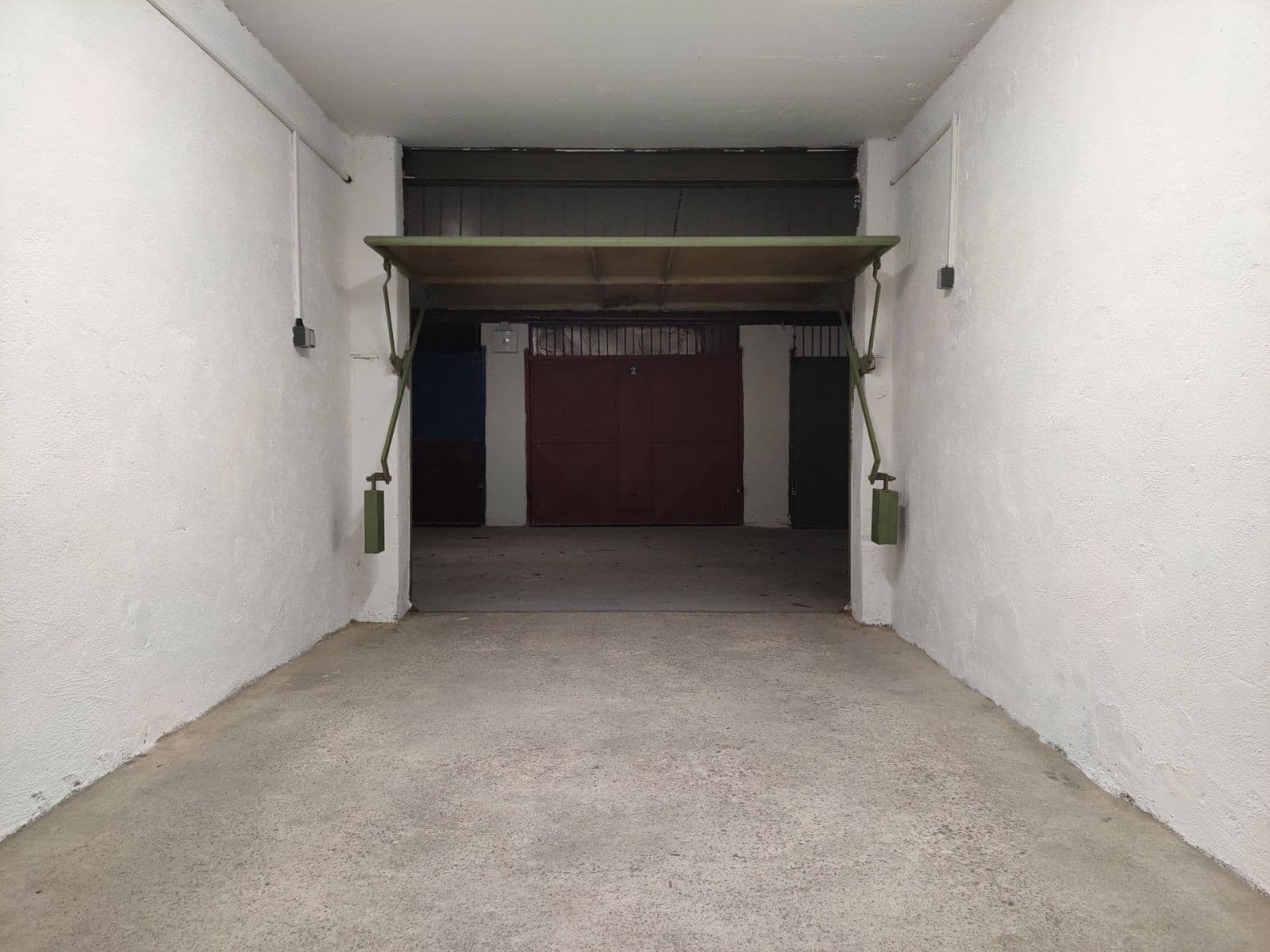 Pronájem garáže 16 m², Bellevue, Kladno, Středočeský kraj Pronájem garáže 16 m², Bellevue, Kladno, Středočeský kraj