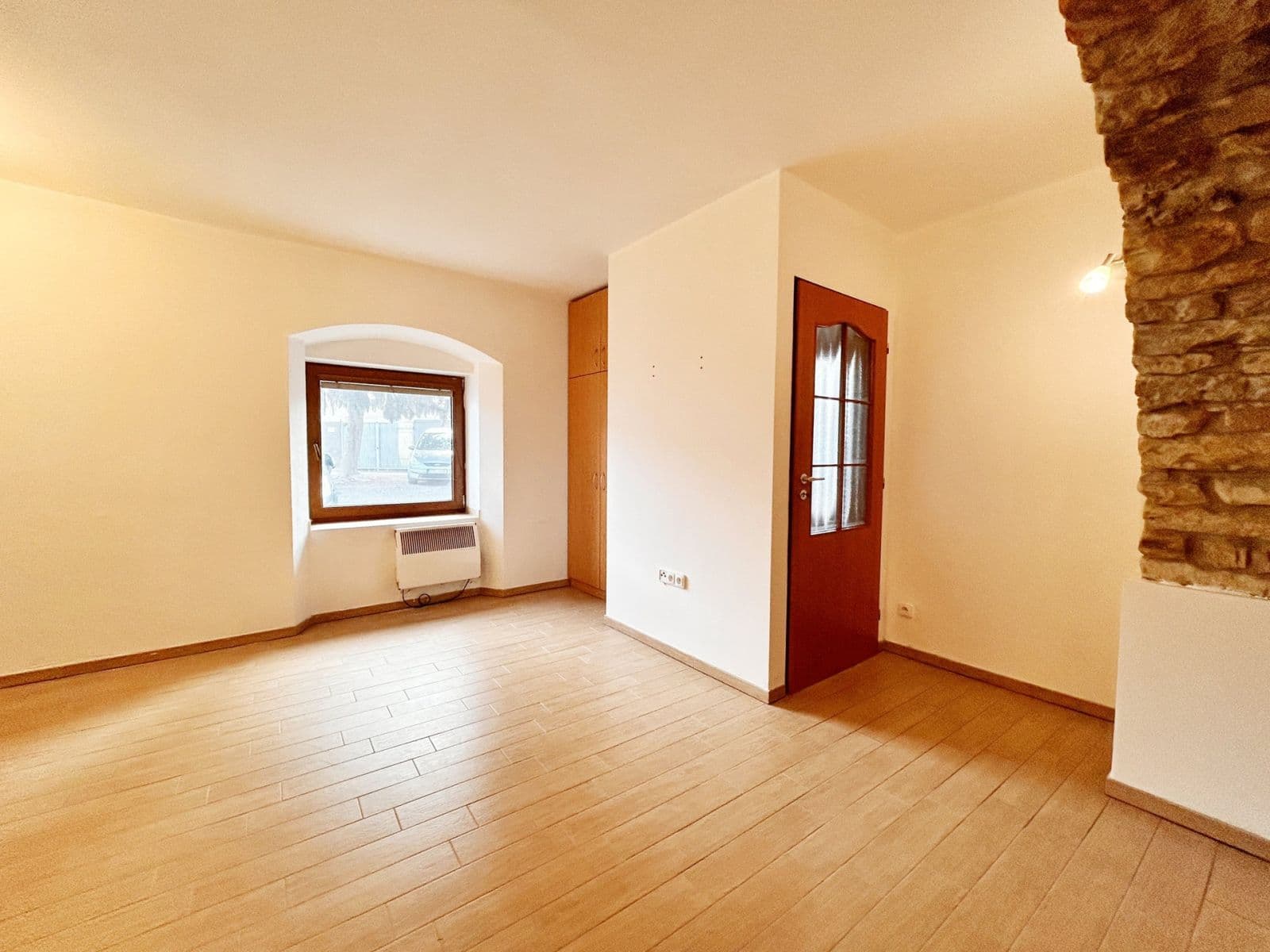 Pronájem bytu 1+kk 27 m², Družstevní, Chýně, Středočeský kraj Pronájem bytu 1+kk 27 m², Družstevní, Chýně, Středočeský kraj