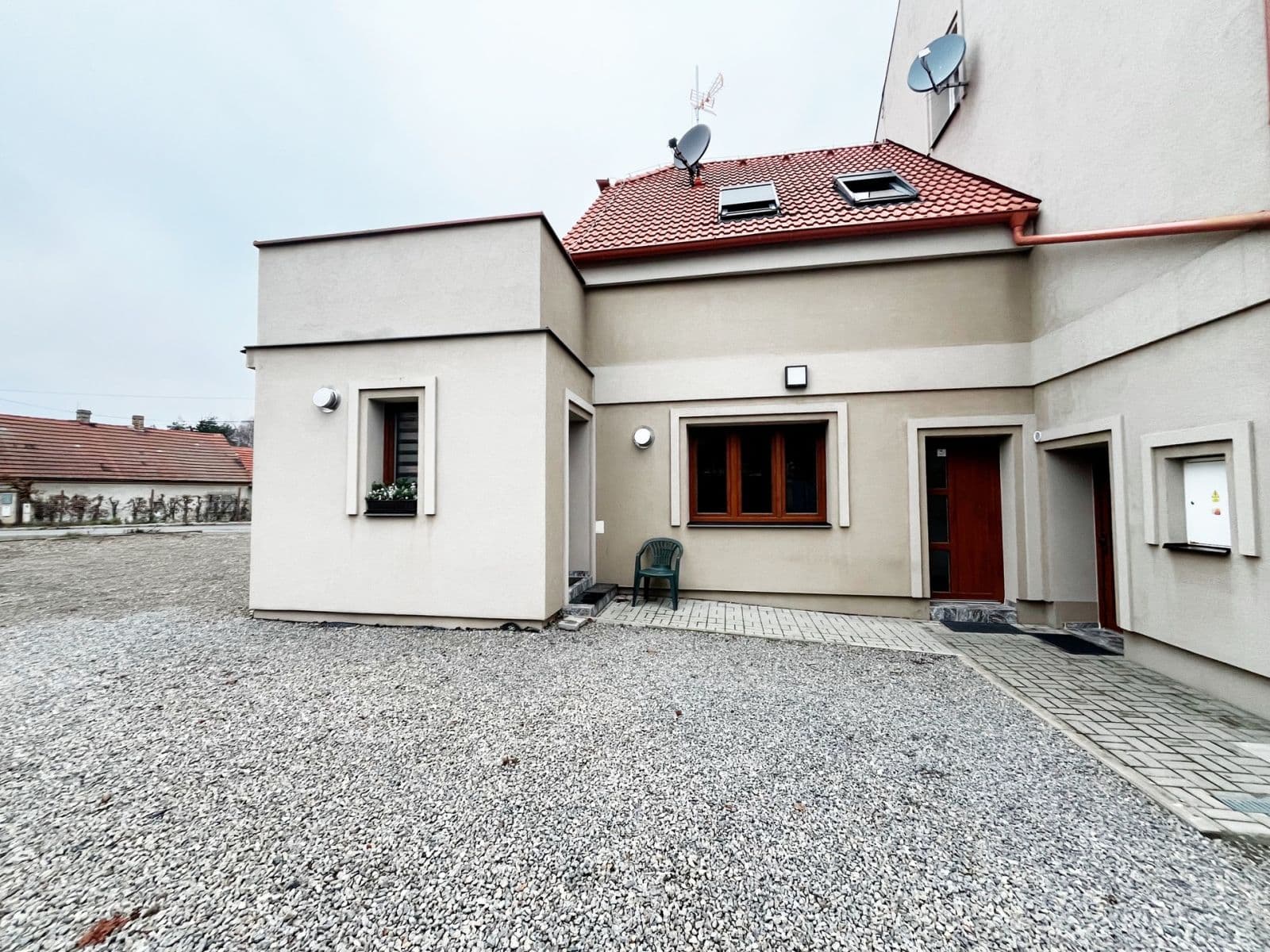 Pronájem bytu 1+kk 27 m², Družstevní, Chýně, Středočeský kraj Pronájem bytu 1+kk 27 m², Družstevní, Chýně, Středočeský kraj