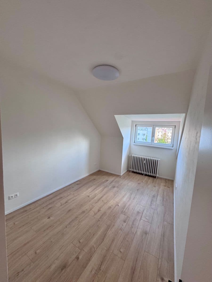Pronájem bytu 2+1 44 m², Jeseniova, Praha, Praha Pronájem bytu 2+1 44 m², Jeseniova, Praha, Praha
