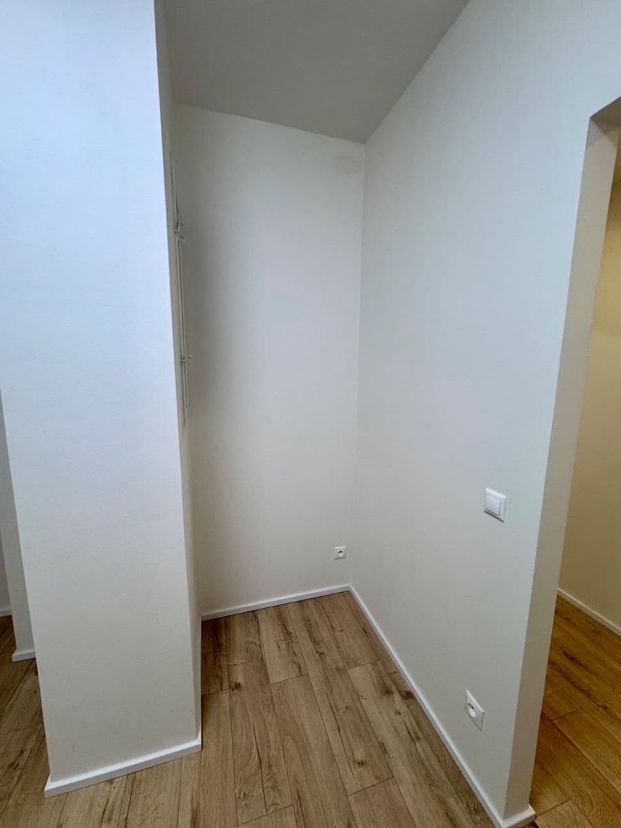 Pronájem bytu 2+1 44 m², Jeseniova, Praha, Praha Pronájem bytu 2+1 44 m², Jeseniova, Praha, Praha