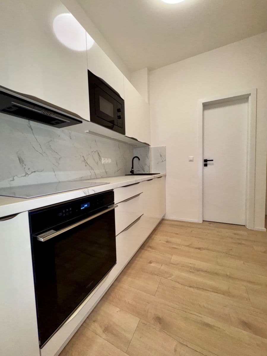 Pronájem bytu 2+1 44 m², Jeseniova, Praha, Praha Pronájem bytu 2+1 44 m², Jeseniova, Praha, Praha
