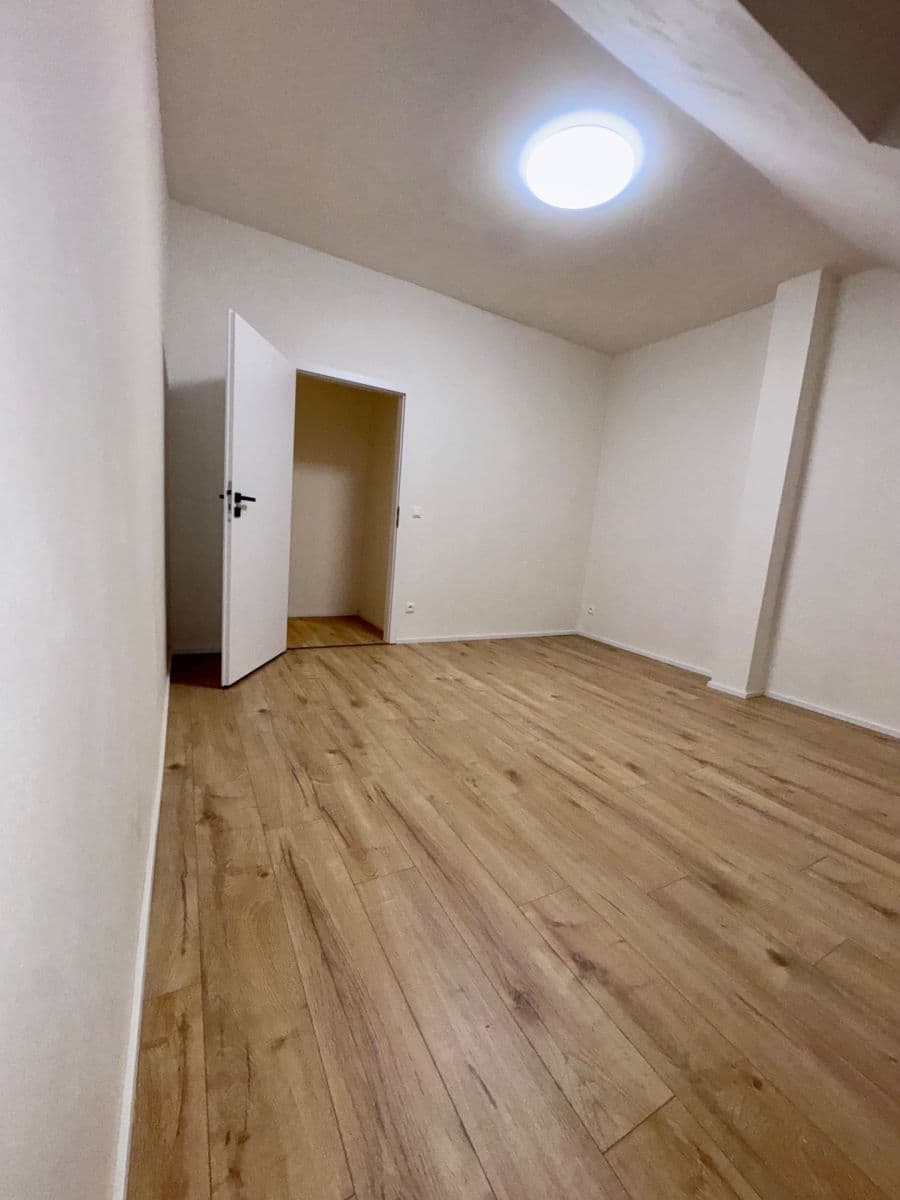 Pronájem bytu 2+1 44 m², Jeseniova, Praha, Praha Pronájem bytu 2+1 44 m², Jeseniova, Praha, Praha